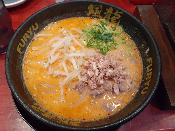 「辛味噌ラーメン、替玉２玉」@とんこつラーメン 博多風龍 渋谷店の写真