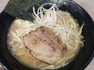 「しょうゆらーめん(中太)(中盛・同料金)(710)」@品の一の写真