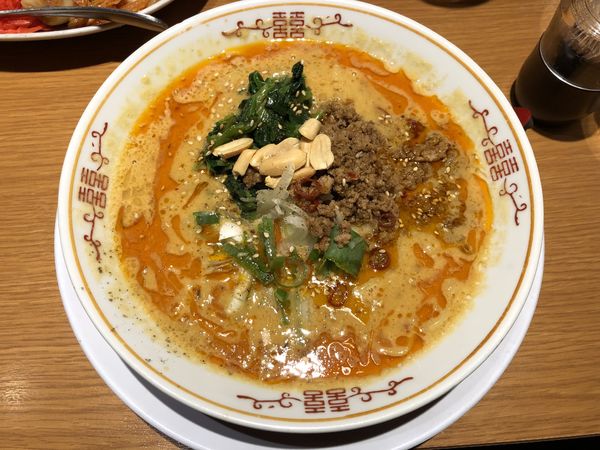 「濃厚担々麺　￥８３０」@カミナリ飯店の写真