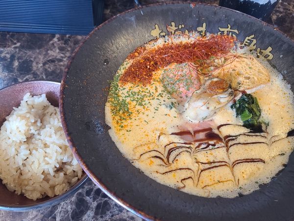 「赤牡蠣ラーメン」@ただいま、変身中。の写真