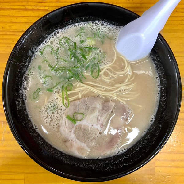 「ラーメン（570円）」@長浜ナンバーワン 長浜店の写真