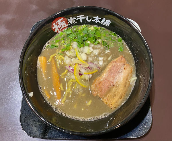 「極濃煮干し豚骨ラーメン」@極煮干し本舗 荒川沖店の写真