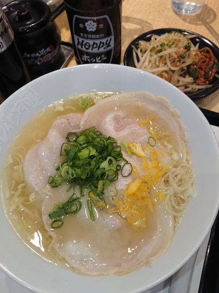 「しおらぁ麺 飯田商店 1180円＋ホッピー 390円」@らあめん花月嵐 新大久保店の写真