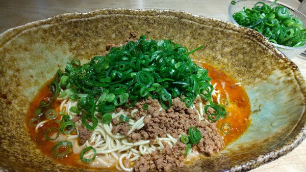 「汁なし担担麺 Exella ネギ増し」@汁なし担担麺 くにまつ 中電前店の写真