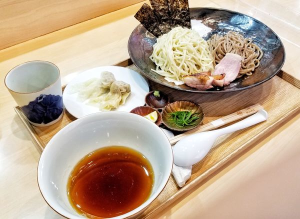 「つけ麺しょうゆ お出汁割煮干し わんたん」@飯田商店 湯河原本店の写真