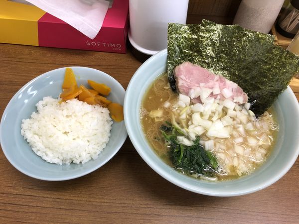 「ラーメン　並　玉ネギTP」@横浜ラーメン 武蔵家 北千住店の写真