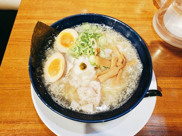 「特製肉塩ラーメン」@肉醤油ラーメン 肉太郎 梅田第3ビル店の写真