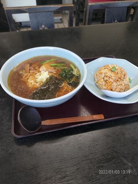 「ラーメン＋半チャーハン」@和菓子・中華 新井屋の写真