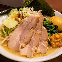 豚王ラーメン 吟得盛りトッピング