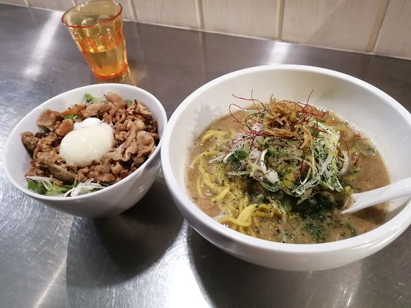 「ニボみそ＋肉丼」@tokyo miso style IKEDA 御器所店の写真