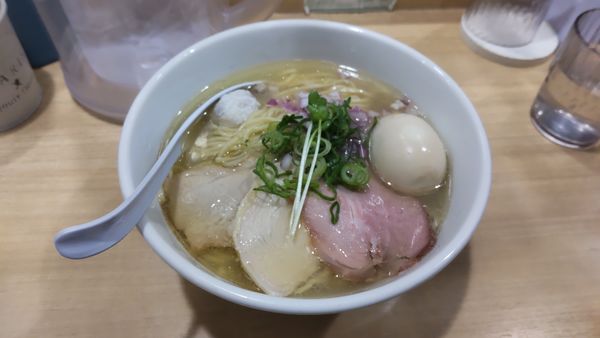 「限定メニュー「味玉鯛と貝の塩そば」＋大盛」@貝麺みかわの写真