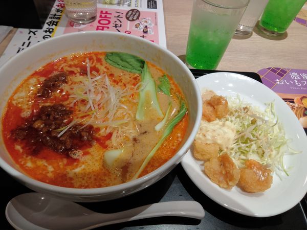 「胡麻香る四川風担々麺、海老タルタル、ドリンクバー、１４２８円」@デニーズ 北千住店の写真