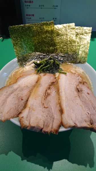 「チャーシューラーメン」@家系ラーメン 加藤商店の写真