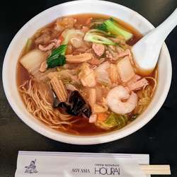 什錦湯麺　五目あん掛けメン　880円