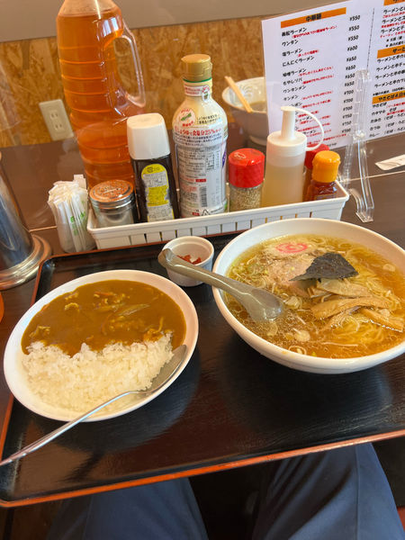 「ラーメンと半カレー800円」@美松の写真
