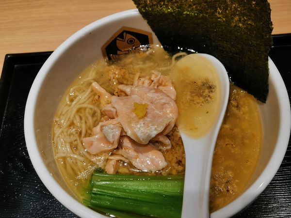 「サーモンらーめん」@真鯛らーめん 麺魚 錦糸町PARCO店の写真
