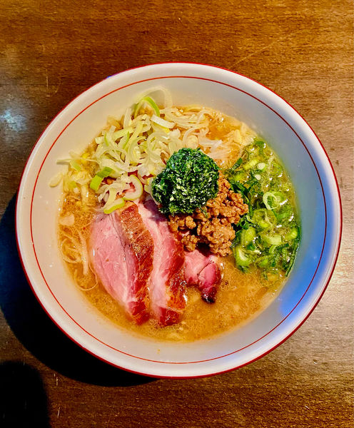 「味噌らぁ麺 + 釜焼きチャーシュー」@麺や 虎徹の写真
