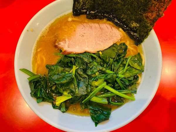 「並盛ラーメン710円ほうれん草120円」@横浜家系ラーメン 黄金家の写真