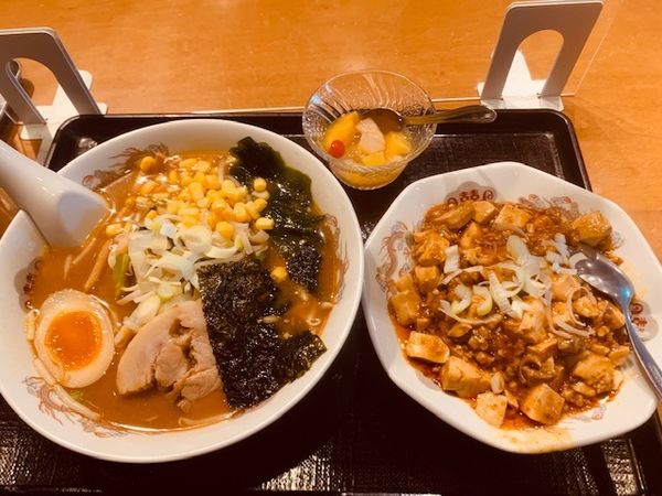 「味噌ラーメン・麻婆丼セット 880円」@五番の写真