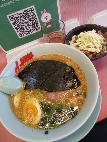 「【ランチA】味噌(JAF味玉)ネギマヨコロチャー丼790円」@山岡家 成田店の写真