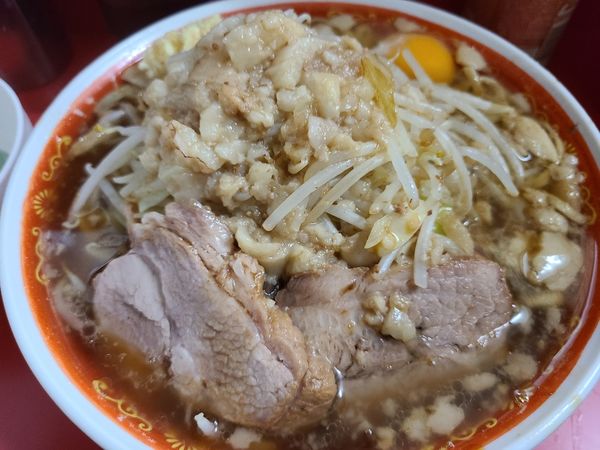 「大ラーメン　生卵」@ラーメン二郎 上野毛店の写真