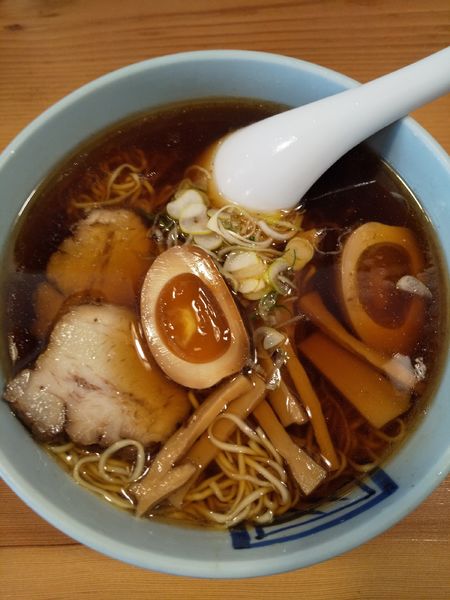 「煮たまご入り中華そば」@やよいそば 本店の写真