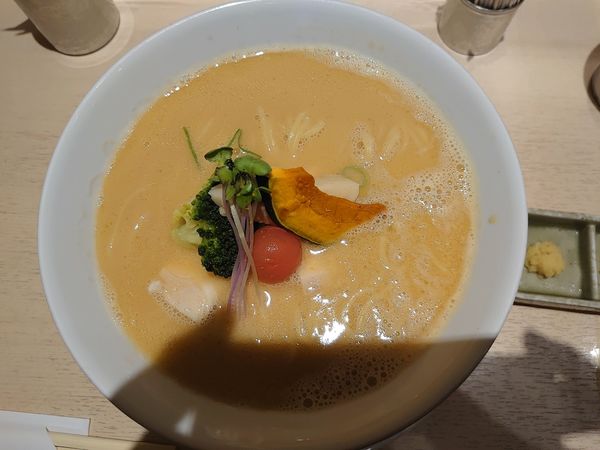 「鶏白湯醤油SOBA大盛」@銀座 篝 Echika池袋店の写真