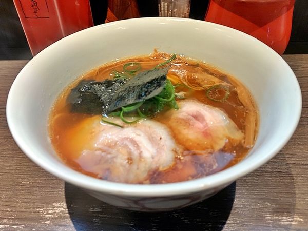 「醤油らぁ麺」@支那そばや 本店の写真