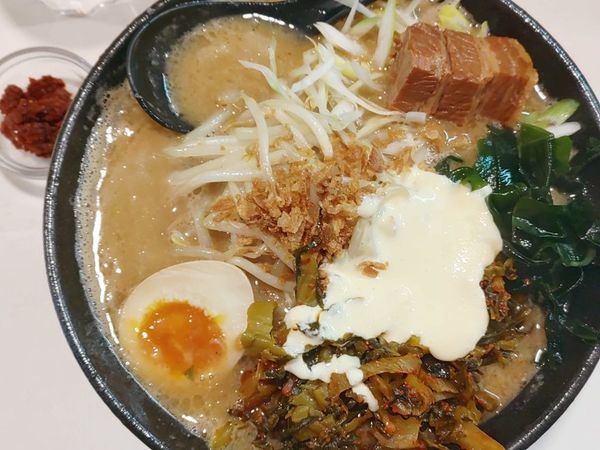 「司みそらーめん＋高菜＋辛味噌」@らーめん 司の写真