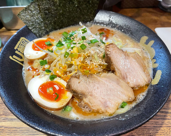 「特製閻魔らー麺」@麺屋やっとこ 三田店の写真