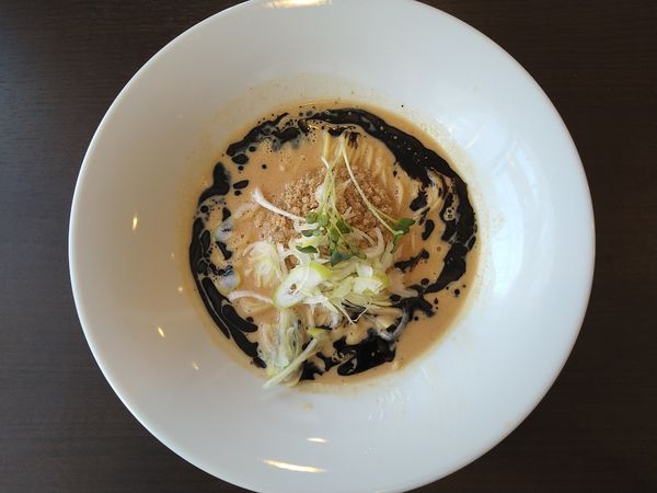 「担々麺黒（硬め）」@ごま屋の写真