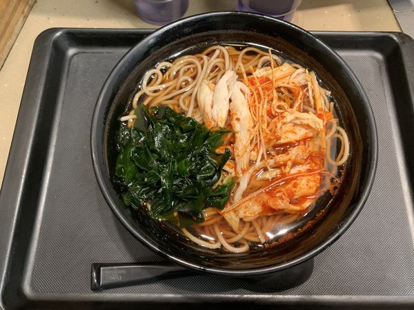 「ピリ辛鶏ねぎそば 470円」@名代 富士そば 秋津店の写真