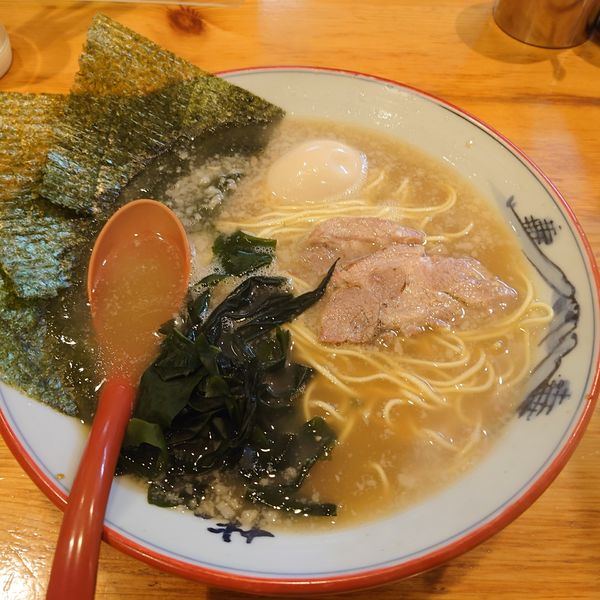 「ラーメン　700円　味玉（モーニングサービス）」@椿 ラーメンショップ 木立店の写真