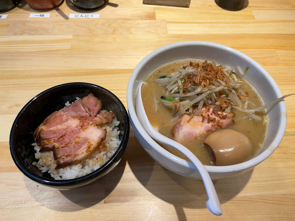 「味噌ラーメン + 玉子 + チャーシュー丼セットに変更」@花木流味噌 三鷹店の写真