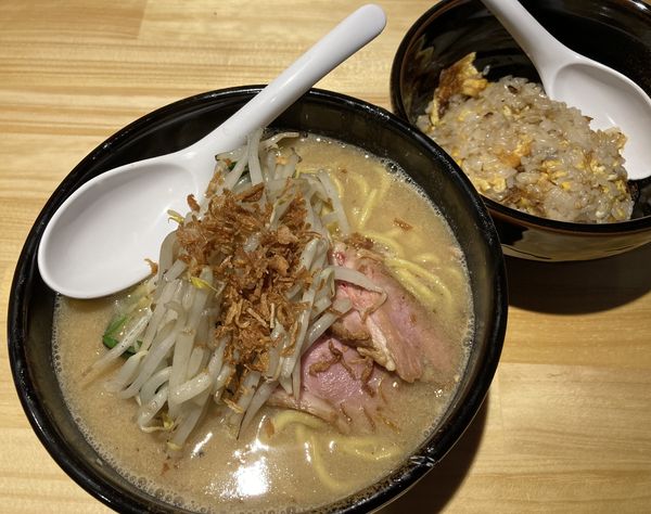 「味噌ラーメン+半チャーハン変更+特盛」@花木流味噌 三鷹店の写真