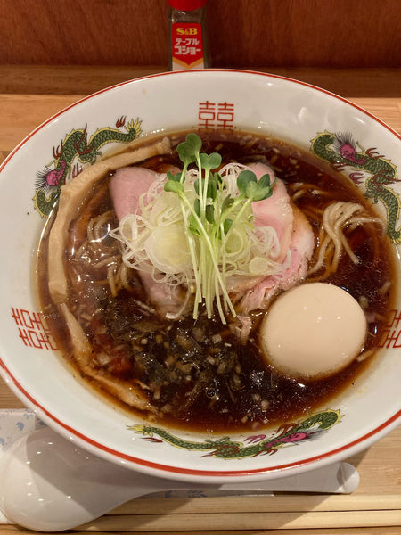 「中華そば（黒）」@明日食堂の写真