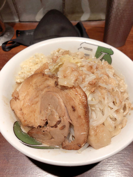 「ラーメン並 バラ肉」@ラーメン 雷 東京本丸店の写真