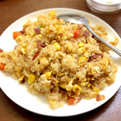 ニンニク炒飯（250円）