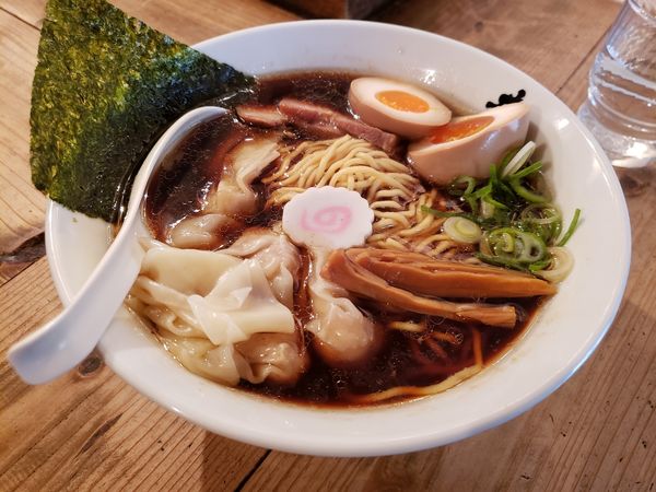 「醤油ワンタンメン+味玉」@井田商店の写真