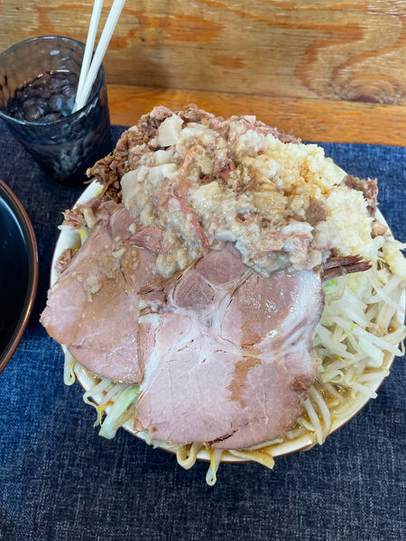 「豚ざむらい大盛り　ほぐしチャーシュー」@替玉無双 豚ざむらいの写真