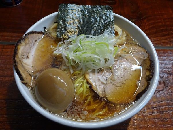「がんこオールドスタイル背脂醤油ラーメン（1,100円）＋味玉」@元祖一条流がんこラーメン たま館分店の写真