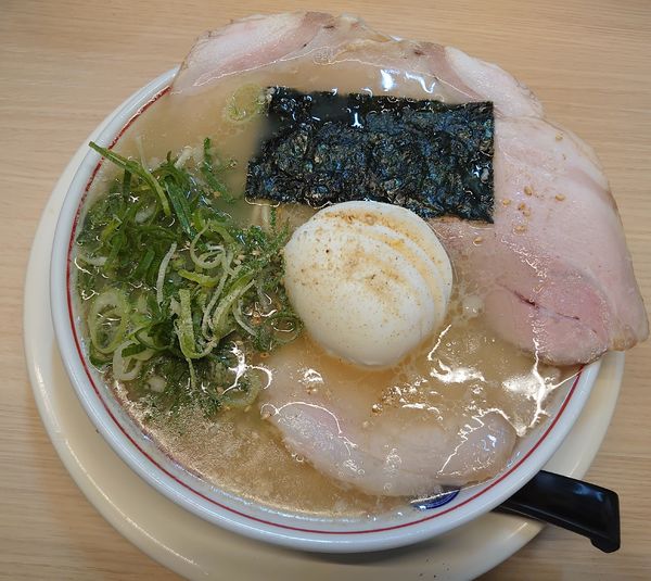 「特製淡口豚骨ラーメン(1080円)」@空ノ色 王子店の写真