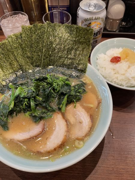 「チャーシュー麺、ほうれん草、海苔、ライス、発泡酒」@金八家の写真