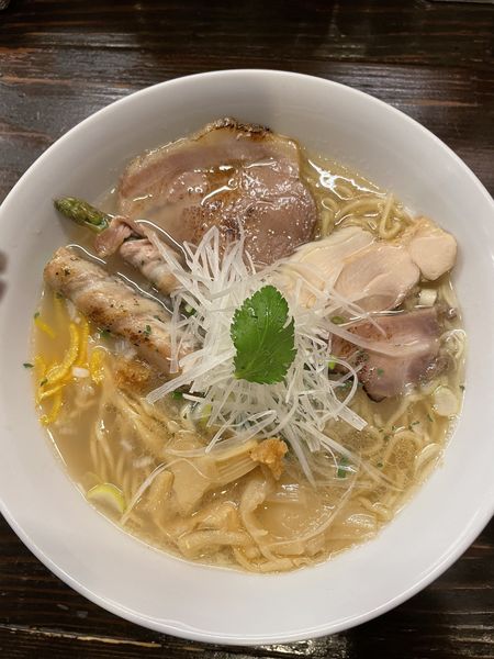 「塩中華そば（大盛）¥960＋塩チャーシュー¥220」@中華そば こむぎの写真