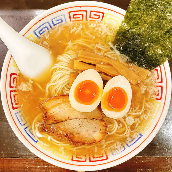 「【ゲリラ限定】いわし煮干らーめん＋味玉」@づゅる麺 池田の写真