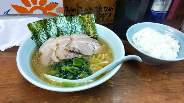 「チャーシュー麺８５０円+サービスライス」@横浜ラーメン 武蔵家 国領店の写真