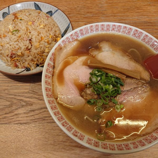 「中華そば650円、焼きめし(ハーフ)300円」@元車庫前まる宮 本店の写真