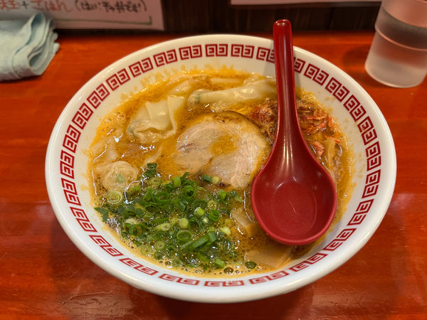 「海老ワンタンラーメン」@コバチラーメン店の写真