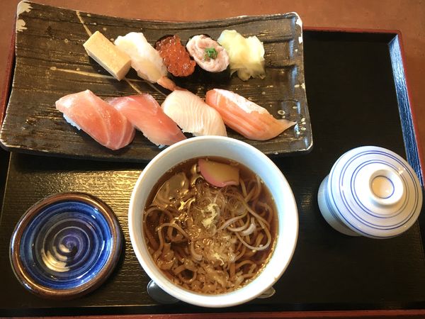 「極上本マグロ旨くらべ‗にぎり‗そばセット(1538￥)」@すしめん処 大京 竜ヶ崎店の写真