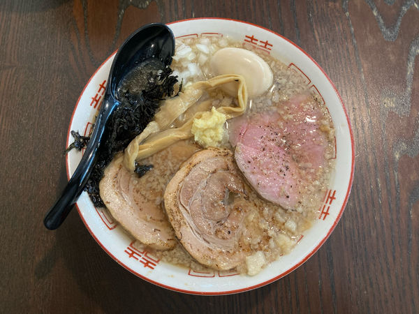 「手打ちラーメン　並　特製トッピング」@麺屋みつば＋クローバーの写真
